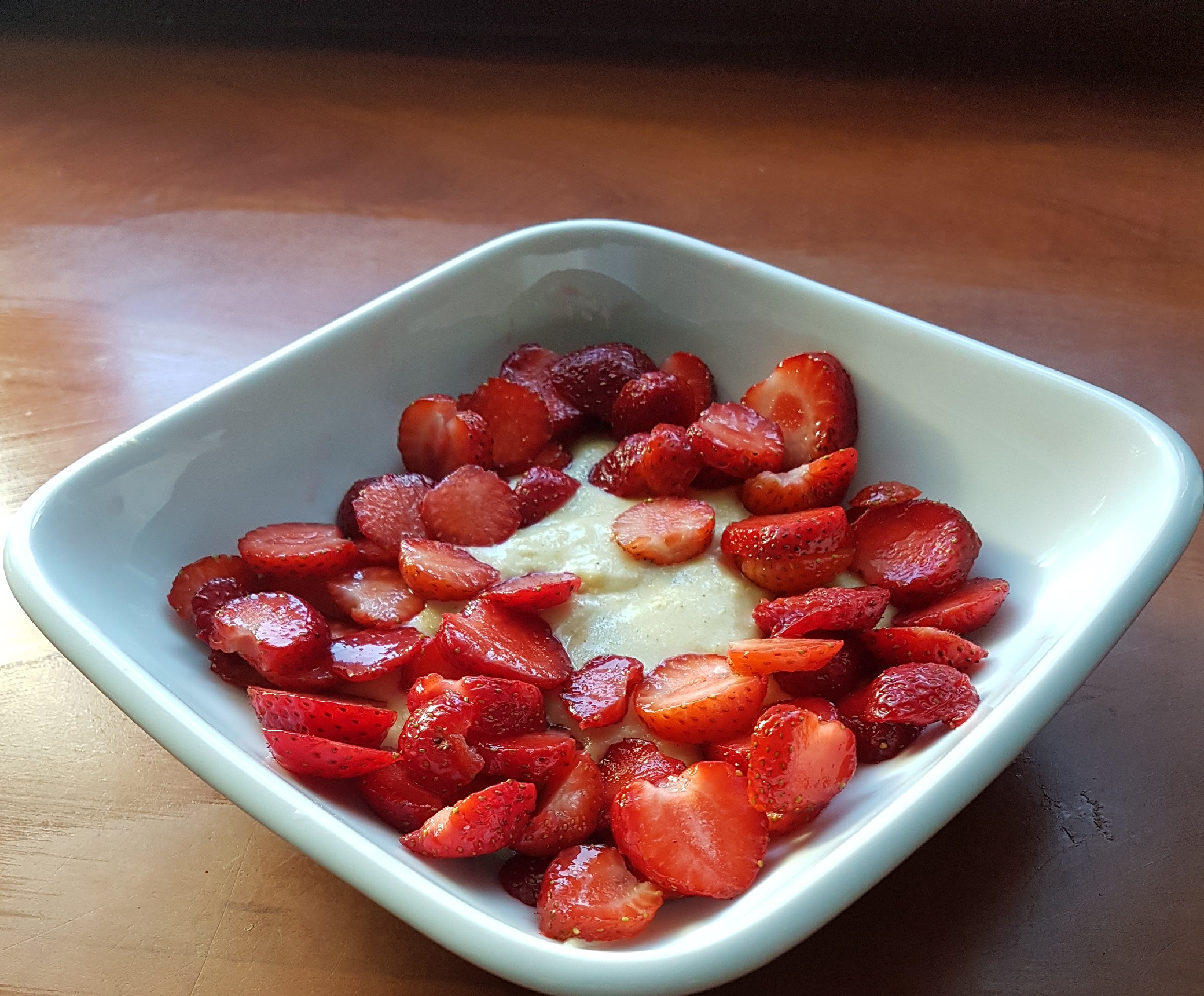 Kasza jaglana z truskawkami b